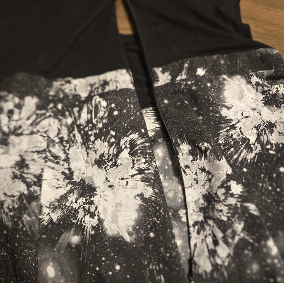 39) Hurley Galaxy Maxi Dress - Picture 4 of 5